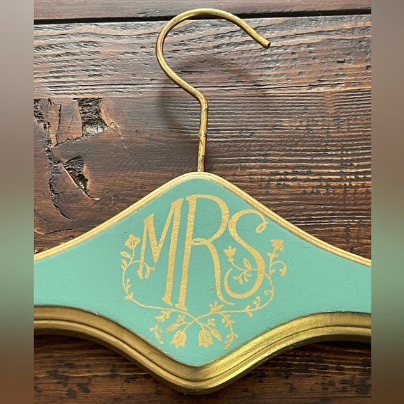 HTF BHLDN heirloom antique-style wooden Mrs. hanger